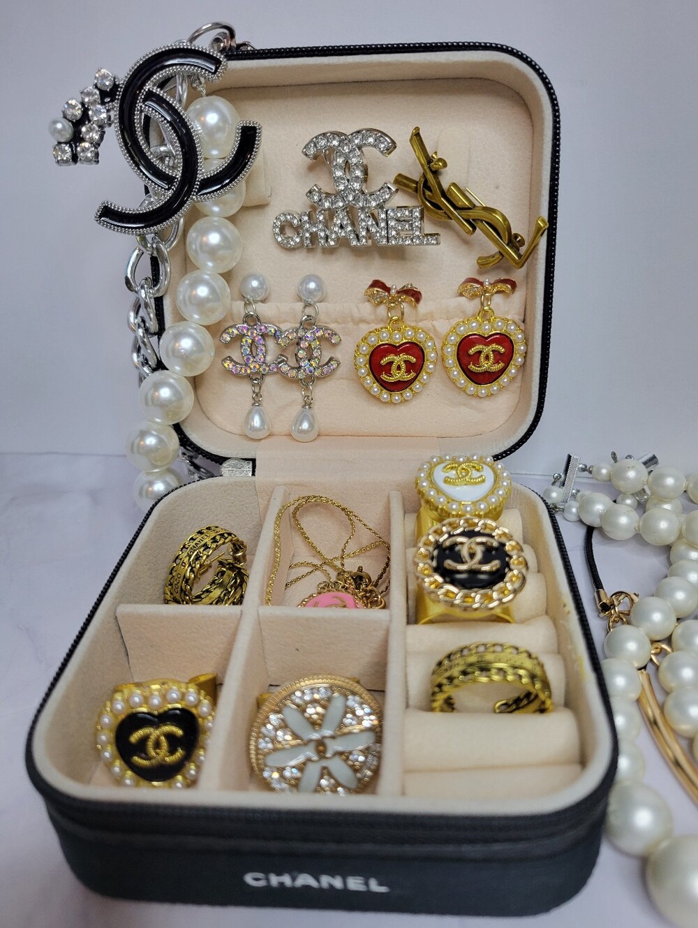 CHANEL ribbon Embellished PU Leather Jewelry Box - Picture 8 of 9